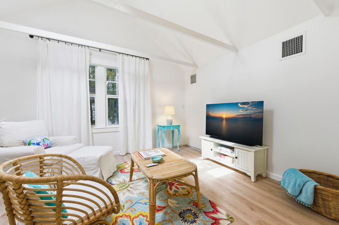 For Sale: $4,150,000 (3 beds, 2 baths, 1728 Square Feet)