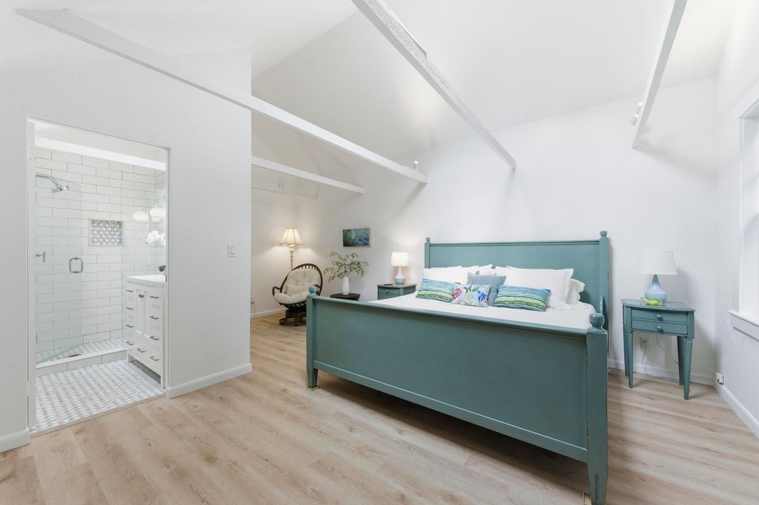 For Sale: $4,150,000 (3 beds, 2 baths, 1728 Square Feet)