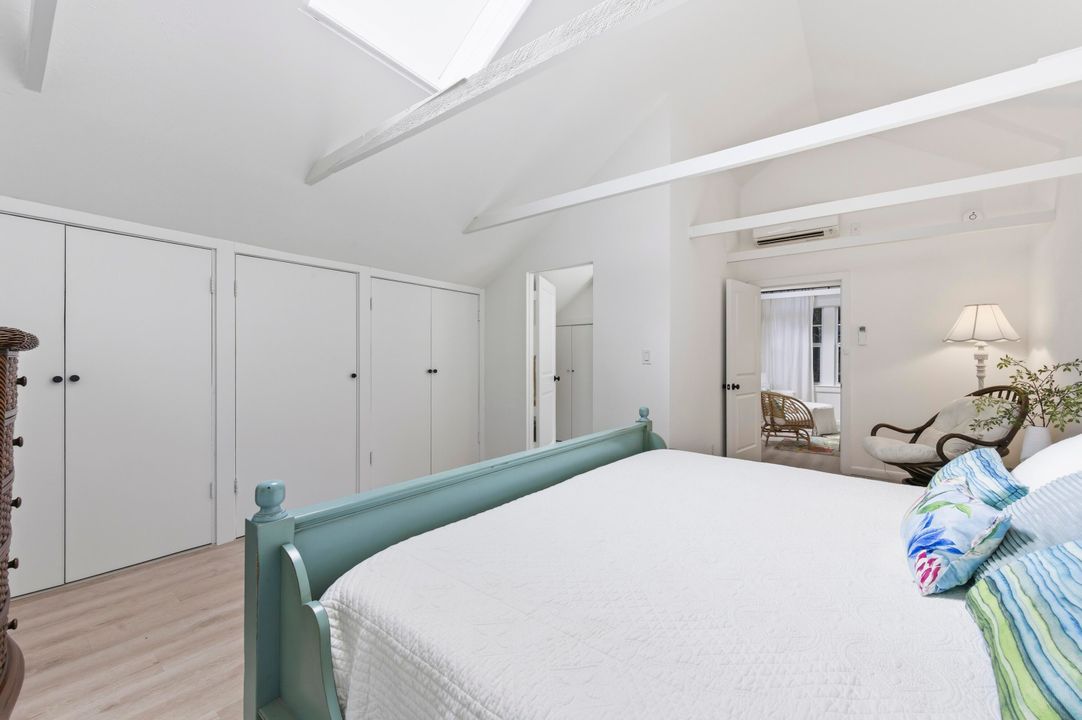For Sale: $4,150,000 (3 beds, 2 baths, 1728 Square Feet)