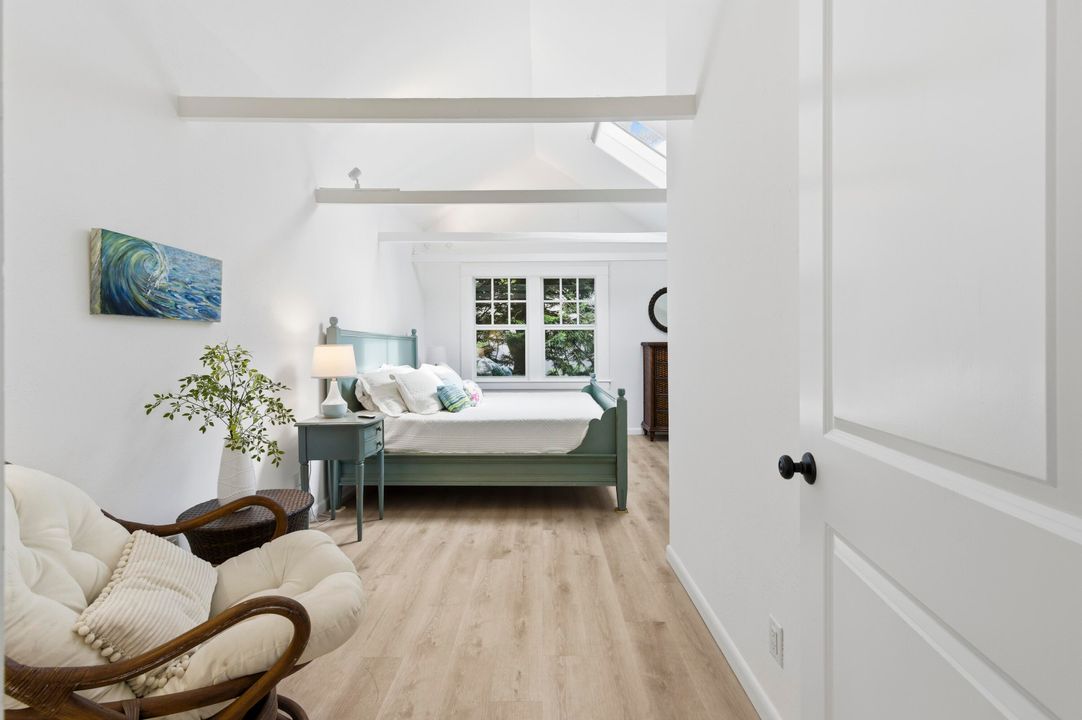 For Sale: $4,150,000 (3 beds, 2 baths, 1728 Square Feet)