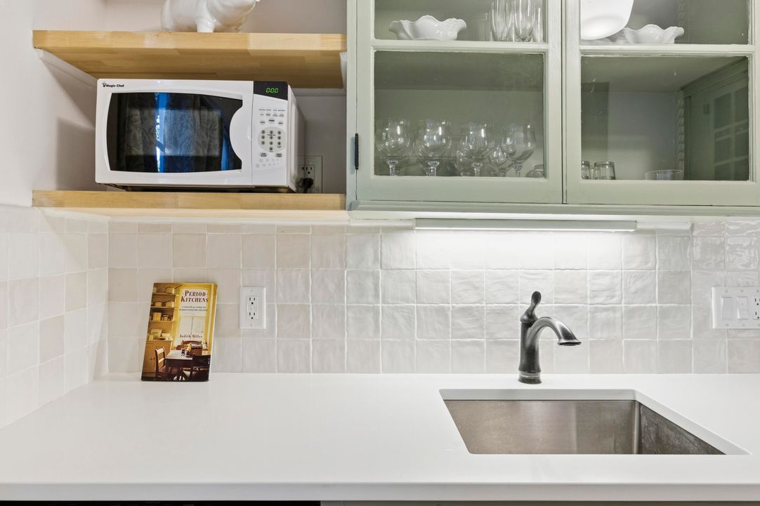 For Sale: $4,150,000 (3 beds, 2 baths, 1728 Square Feet)