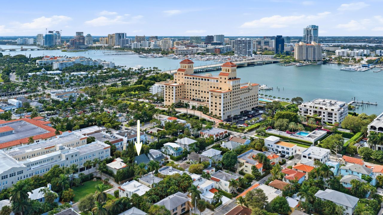 For Sale: $4,150,000 (3 beds, 2 baths, 1728 Square Feet)