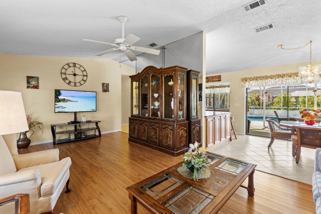 Activo con contrato: $365,000 (2 camas, 2 baños, 1244 Pies cuadrados)