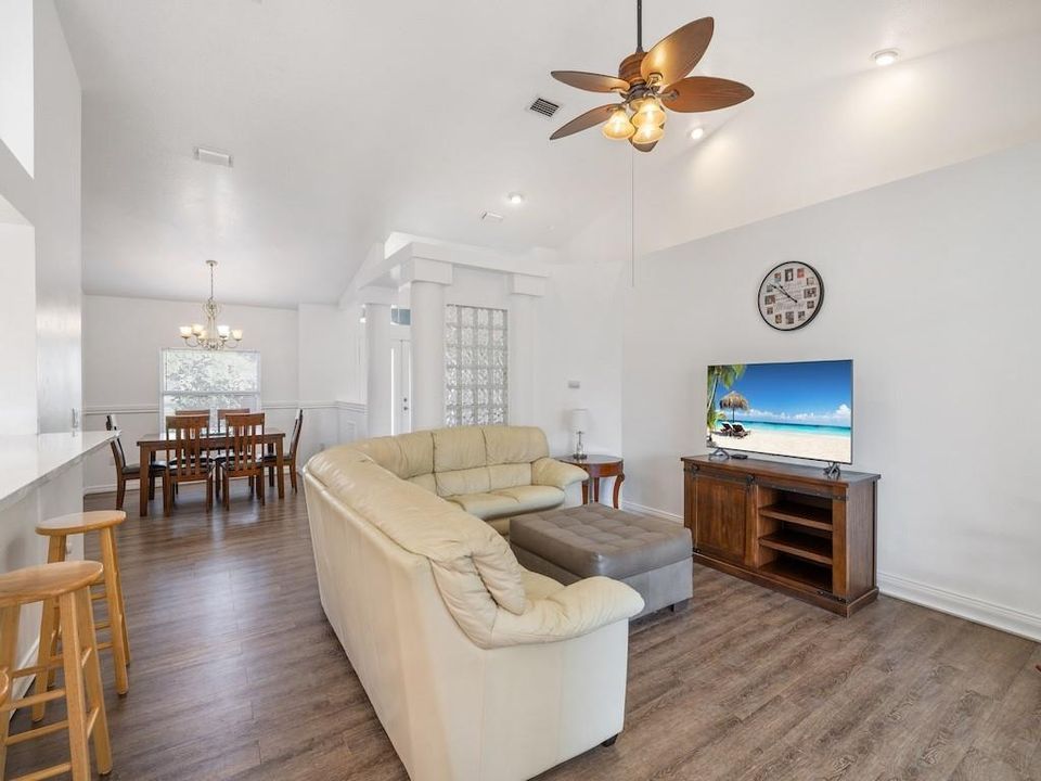 На продажу: $375,000 (3 спален, 2 ванн, 1902 Квадратных фут)