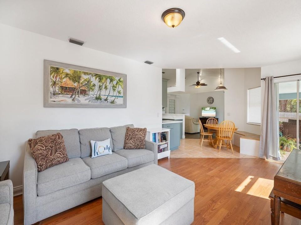 На продажу: $375,000 (3 спален, 2 ванн, 1902 Квадратных фут)