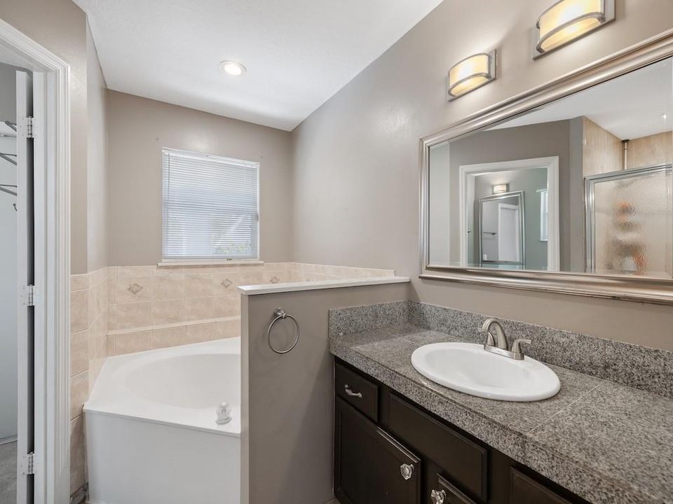 На продажу: $375,000 (3 спален, 2 ванн, 1902 Квадратных фут)