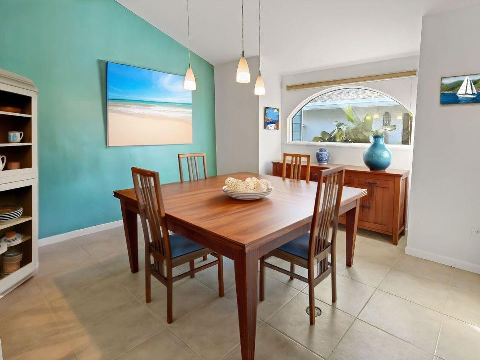 En Venta: $995,000 (3 camas, 2 baños, 1958 Pies cuadrados)