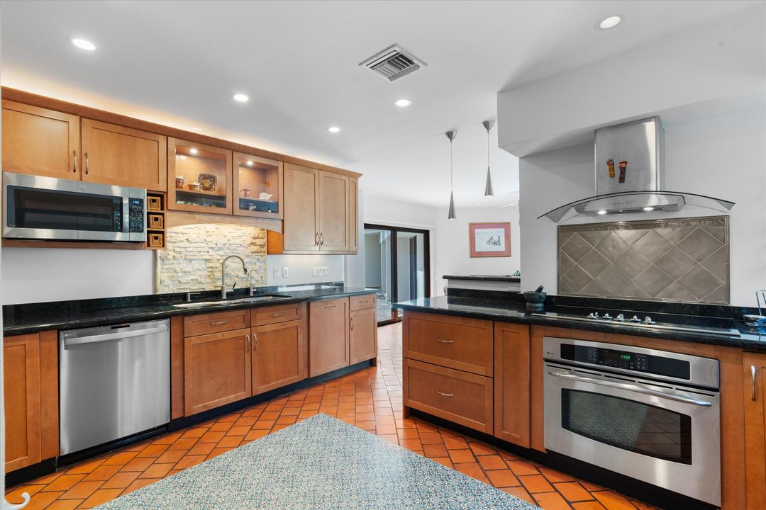 На продажу: $2,748,000 (4 спален, 3 ванн, 3954 Квадратных фут)