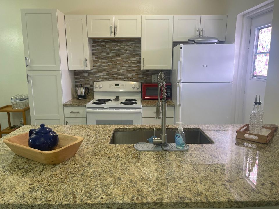 待售: $159,000 (2 贝兹, 1 浴室, 729 平方英尺)