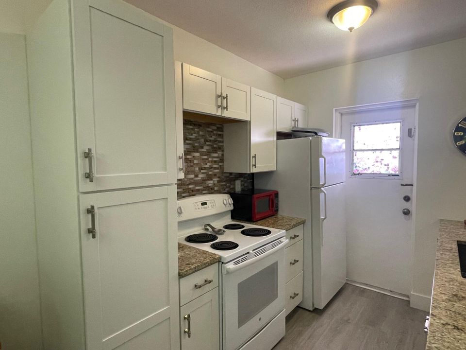 待售: $159,000 (2 贝兹, 1 浴室, 729 平方英尺)