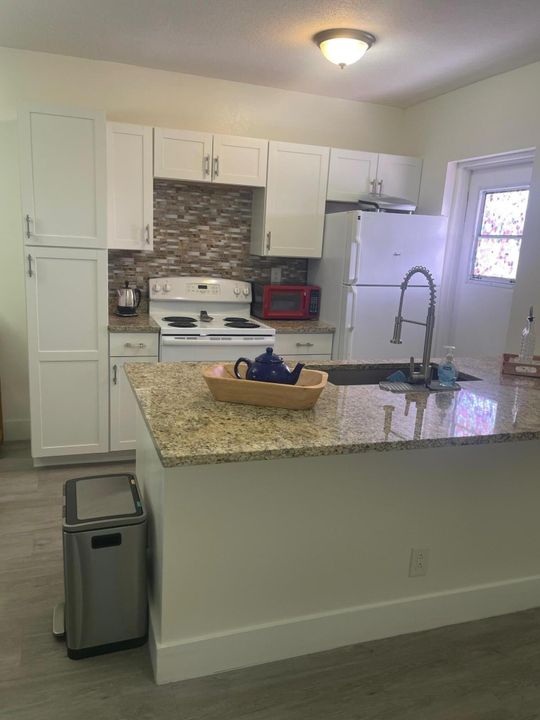 待售: $159,000 (2 贝兹, 1 浴室, 729 平方英尺)