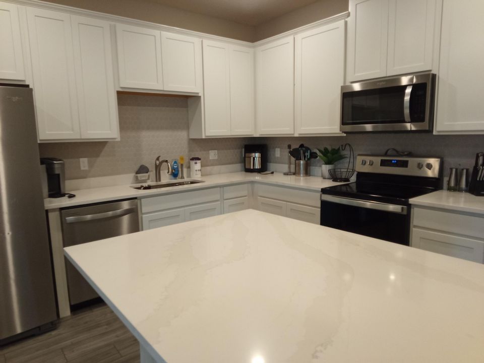 Active With Contract: $263,000 (2 beds, 2 baths, 1245 Square Feet)