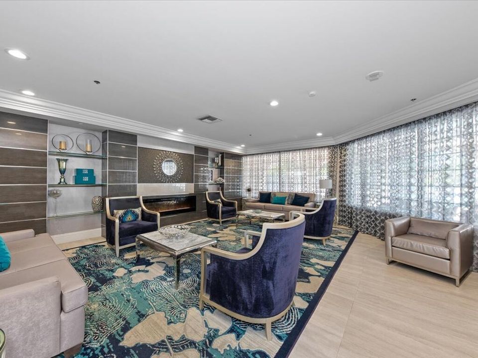 合同活跃: $2,299 (2 贝兹, 2 浴室, 1131 平方英尺)