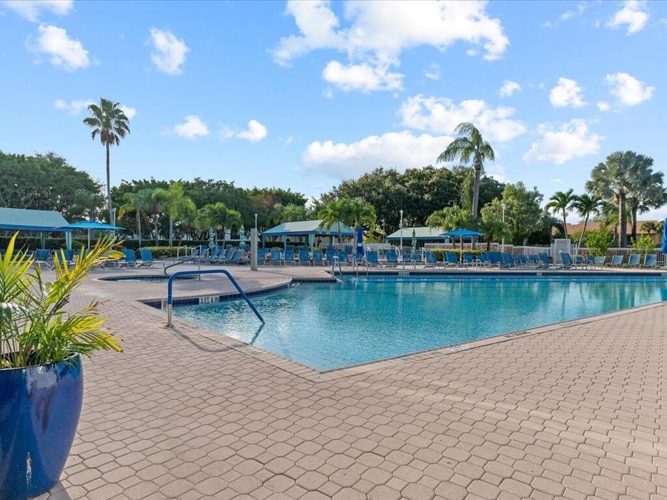 合同活跃: $2,299 (2 贝兹, 2 浴室, 1131 平方英尺)