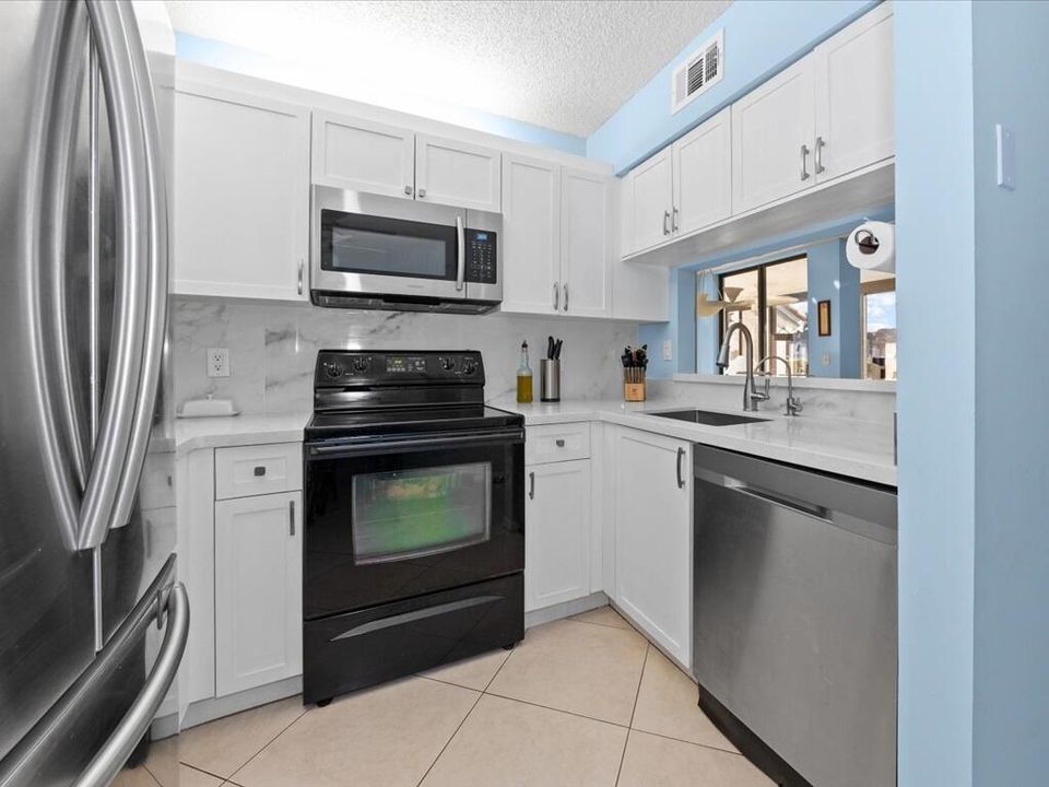 合同活跃: $2,299 (2 贝兹, 2 浴室, 1131 平方英尺)