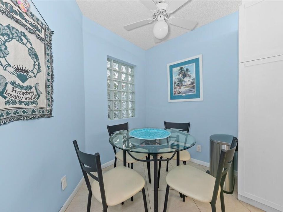 合同活跃: $2,299 (2 贝兹, 2 浴室, 1131 平方英尺)