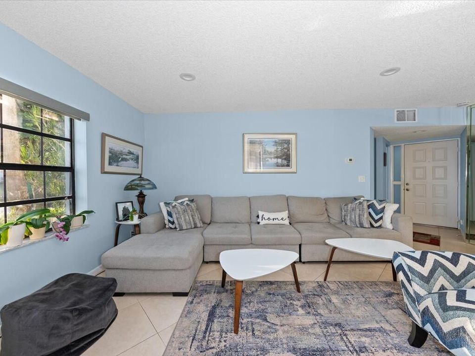 合同活跃: $2,299 (2 贝兹, 2 浴室, 1131 平方英尺)