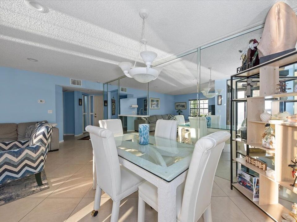 合同活跃: $2,299 (2 贝兹, 2 浴室, 1131 平方英尺)