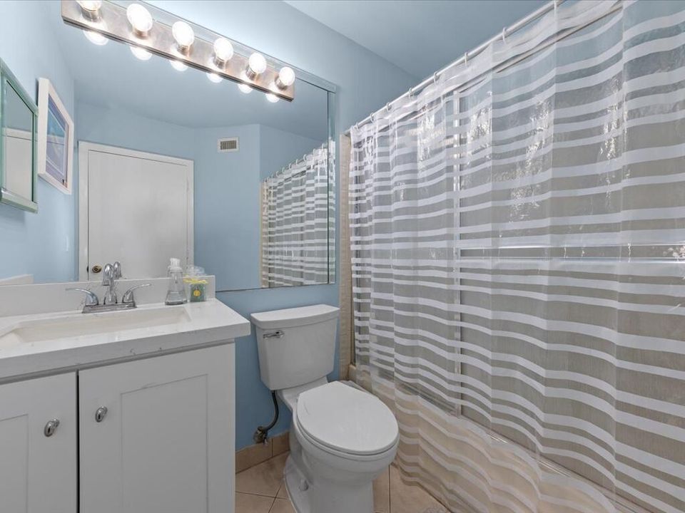 合同活跃: $2,299 (2 贝兹, 2 浴室, 1131 平方英尺)