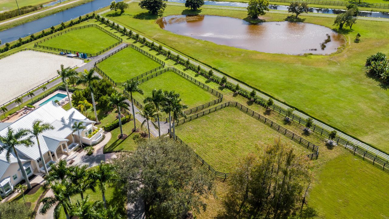 出租: $3,100 (2 贝兹, 2 浴室, 4453 平方英尺)