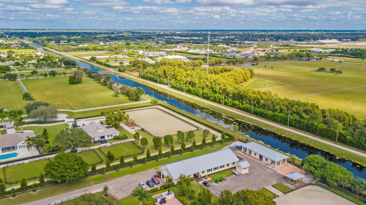 出租: $3,100 (2 贝兹, 2 浴室, 4453 平方英尺)