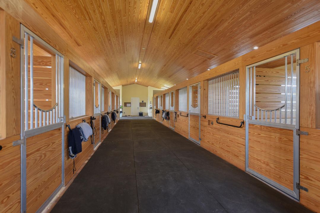 出租: $3,100 (2 贝兹, 2 浴室, 4453 平方英尺)