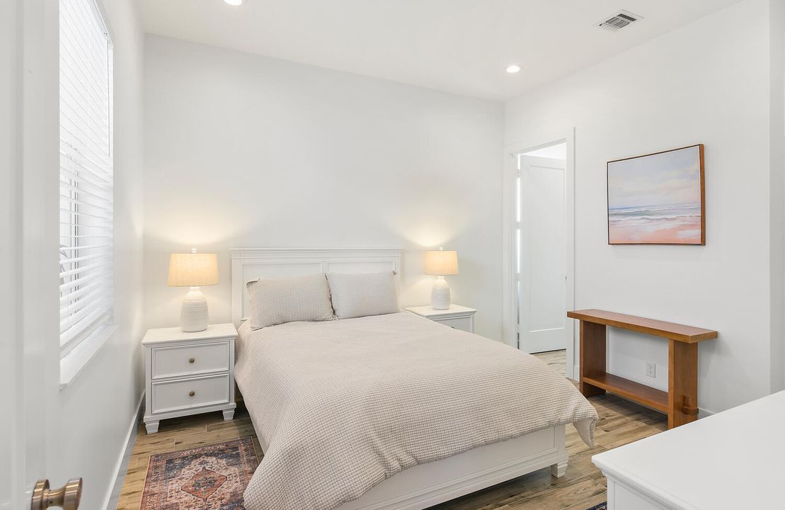 出租: $3,100 (2 贝兹, 2 浴室, 4453 平方英尺)