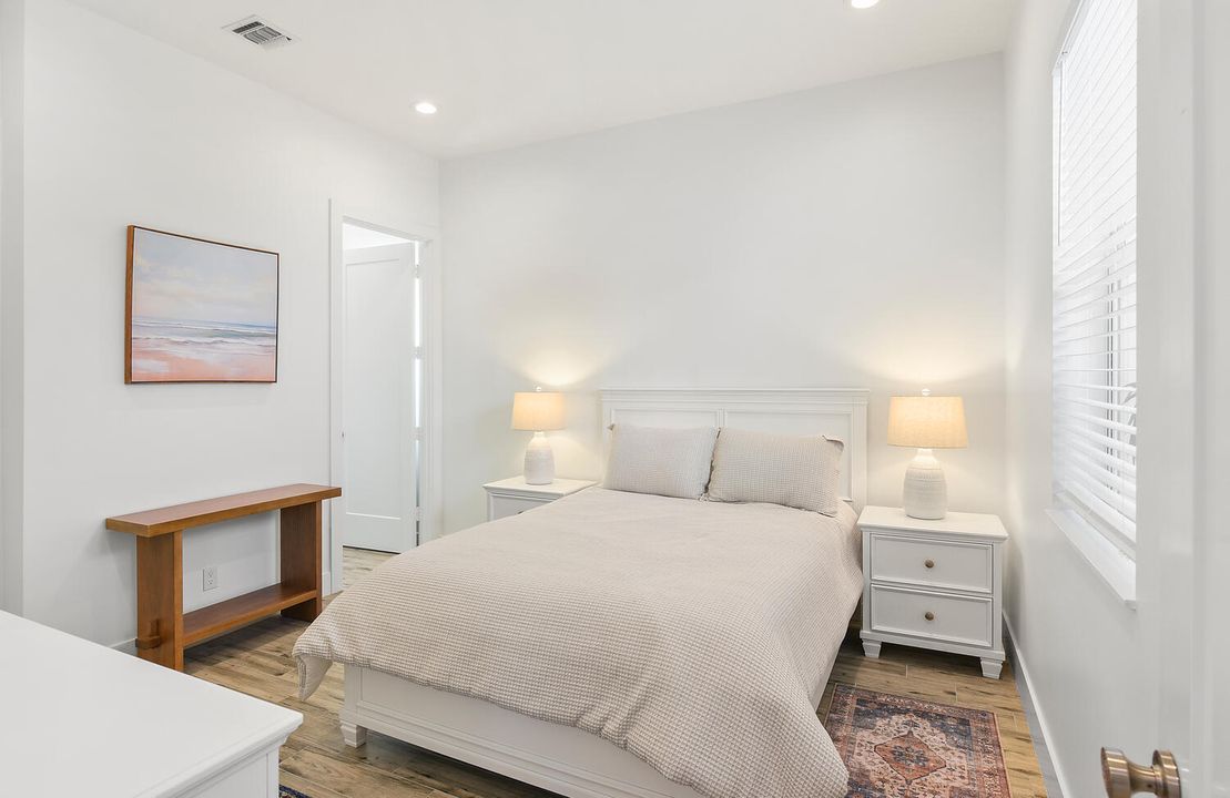 出租: $3,100 (2 贝兹, 2 浴室, 4453 平方英尺)