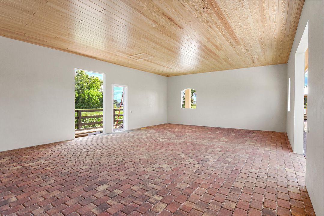 出租: $3,100 (2 贝兹, 2 浴室, 4453 平方英尺)