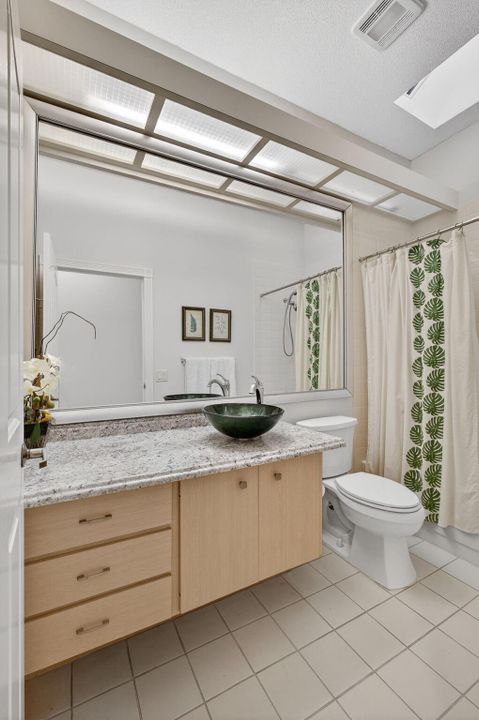 For Sale: $769,000 (3 beds, 2 baths, 1974 Square Feet)