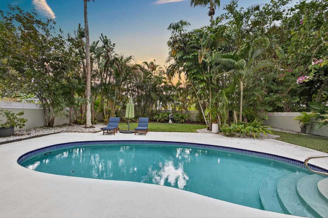 For Sale: $769,000 (3 beds, 2 baths, 1974 Square Feet)