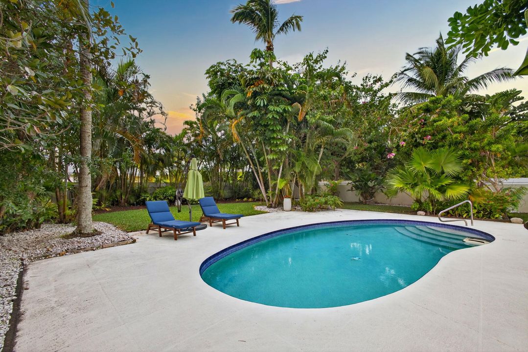 For Sale: $769,000 (3 beds, 2 baths, 1974 Square Feet)