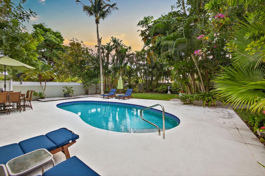 For Sale: $769,000 (3 beds, 2 baths, 1974 Square Feet)