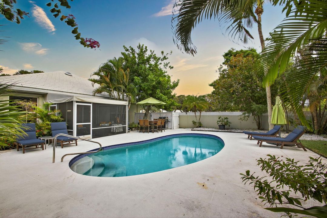 For Sale: $769,000 (3 beds, 2 baths, 1974 Square Feet)