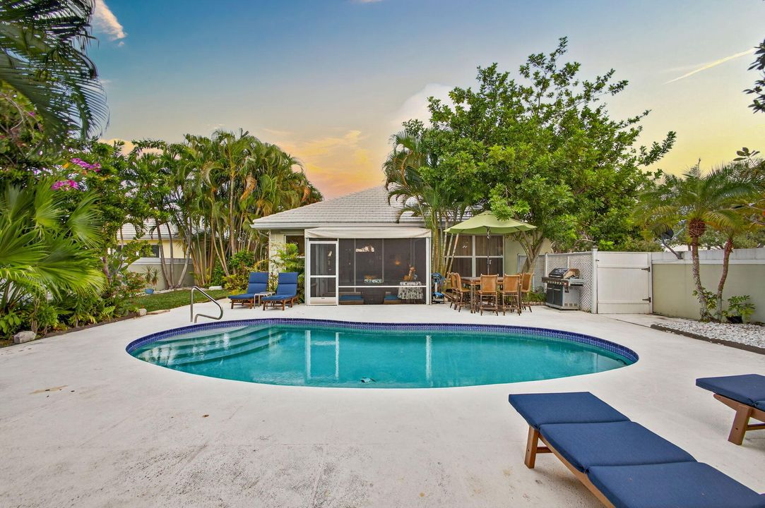 For Sale: $769,000 (3 beds, 2 baths, 1974 Square Feet)