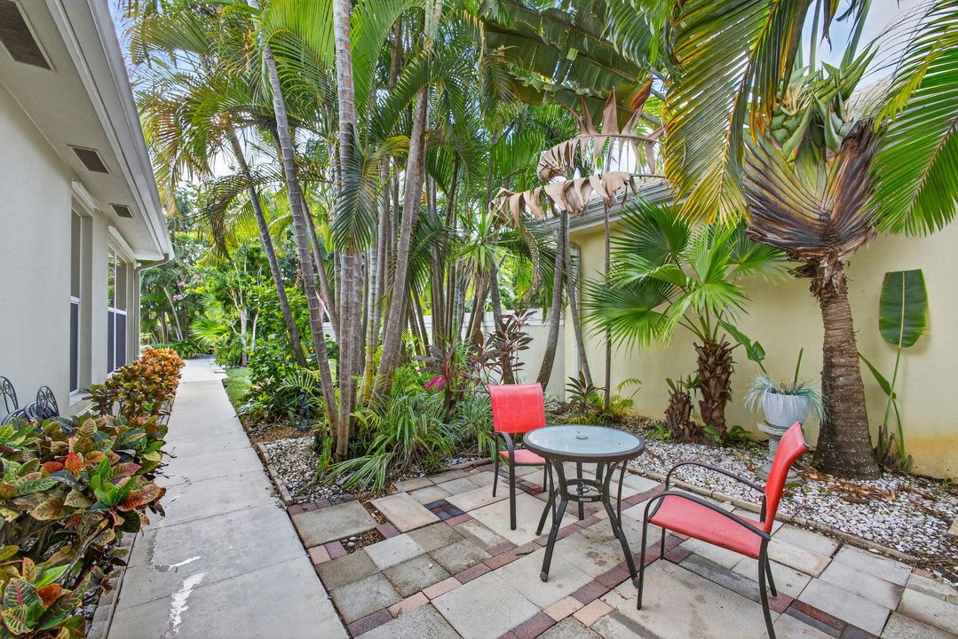 For Sale: $769,000 (3 beds, 2 baths, 1974 Square Feet)