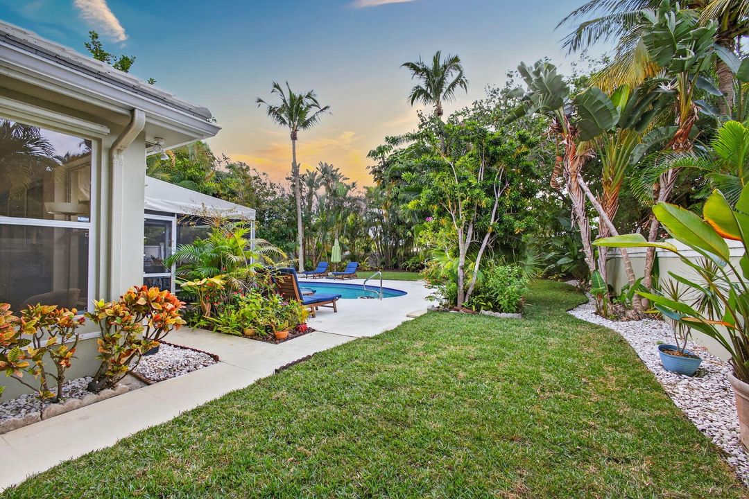 For Sale: $769,000 (3 beds, 2 baths, 1974 Square Feet)