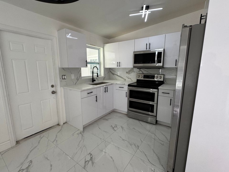 待售: $625,000 (0 贝兹, 0 浴室, 3384 平方英尺)