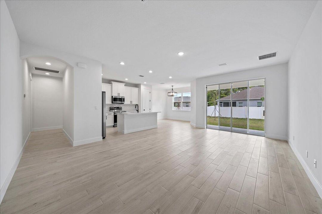 En Venta: $464,900 (4 camas, 2 baños, 2061 Pies cuadrados)