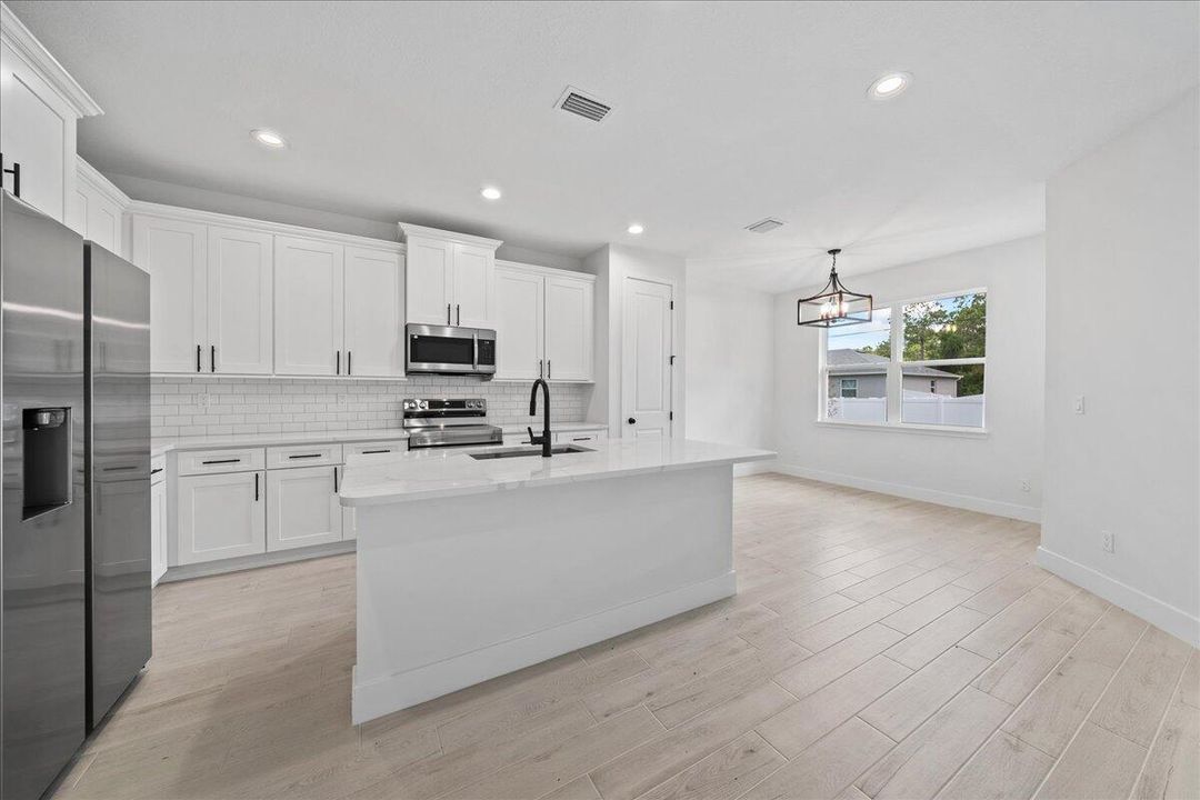 En Venta: $464,900 (4 camas, 2 baños, 2061 Pies cuadrados)