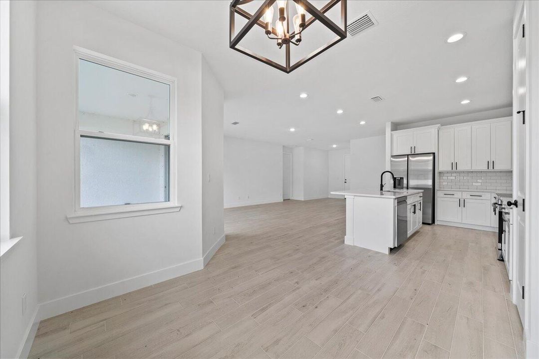 En Venta: $464,900 (4 camas, 2 baños, 2061 Pies cuadrados)