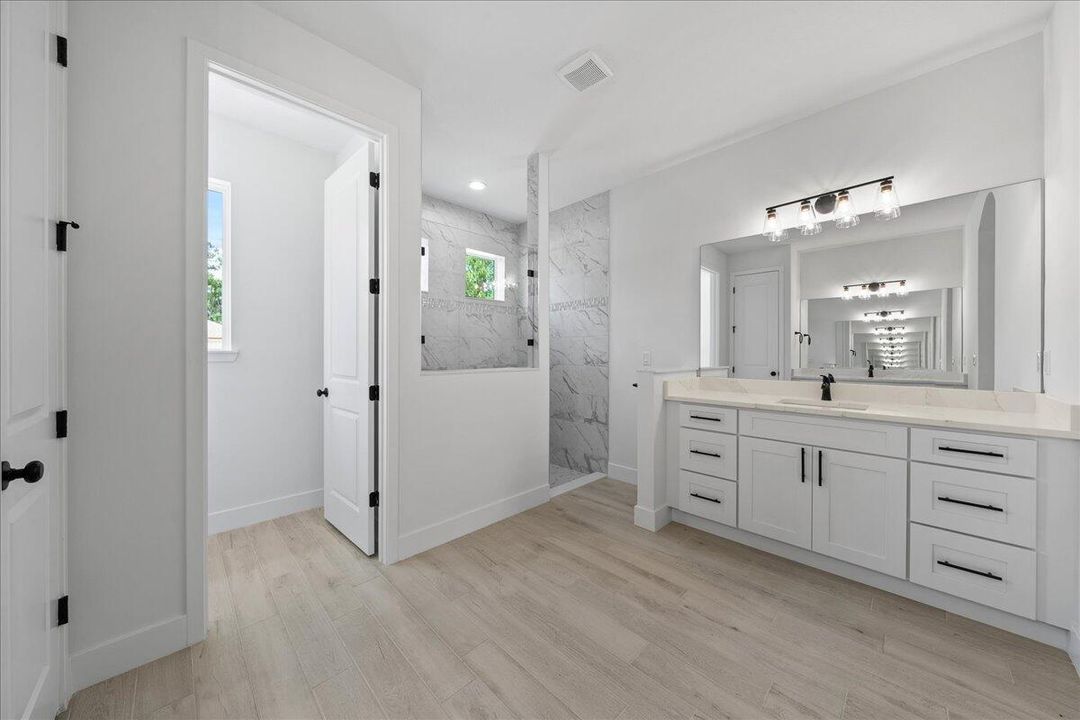 En Venta: $464,900 (4 camas, 2 baños, 2061 Pies cuadrados)