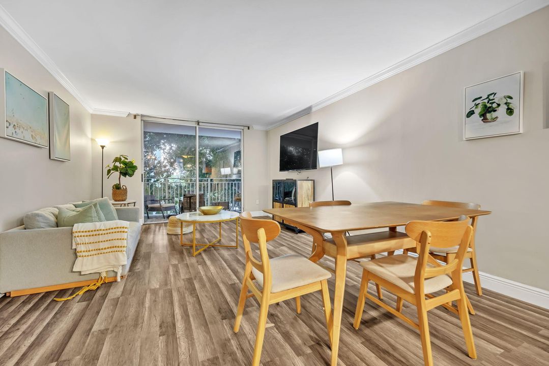 En Venta: $389,000 (2 camas, 1 baños, 926 Pies cuadrados)