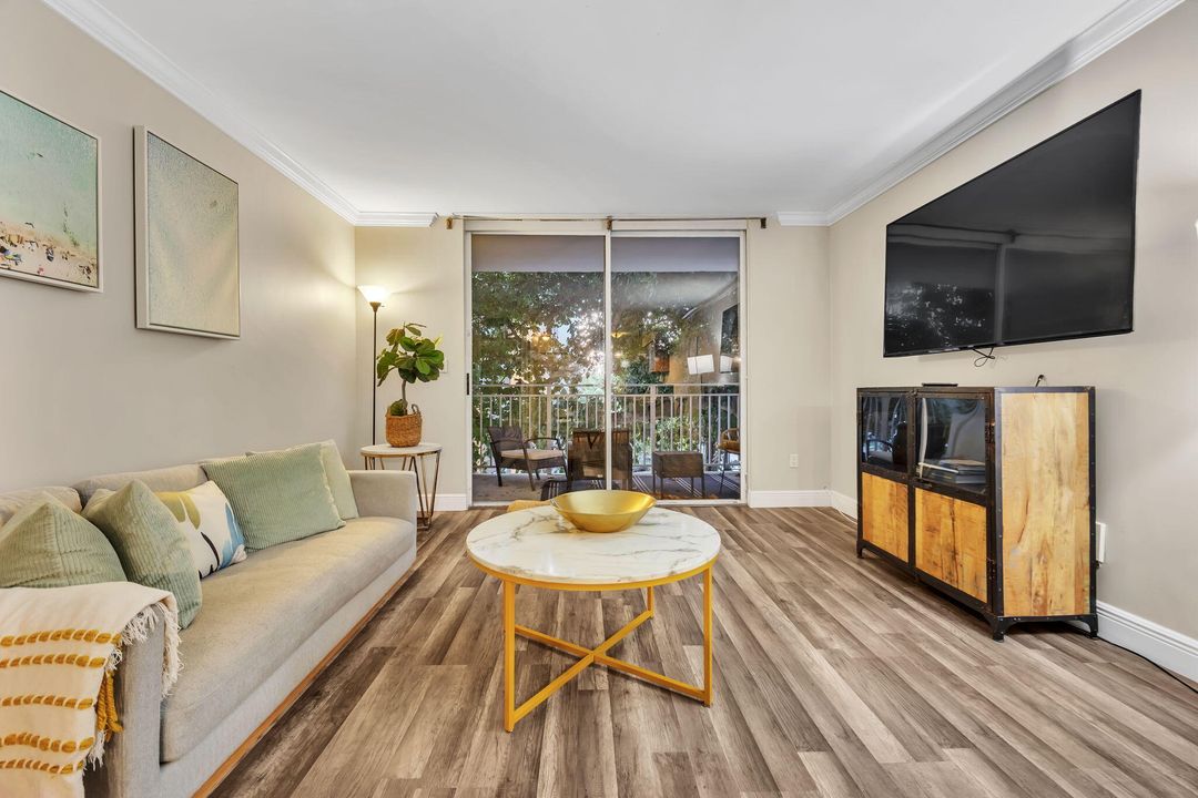 En Venta: $389,000 (2 camas, 1 baños, 926 Pies cuadrados)