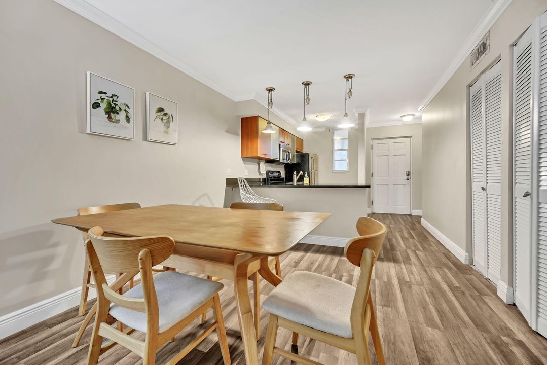 En Venta: $389,000 (2 camas, 1 baños, 926 Pies cuadrados)