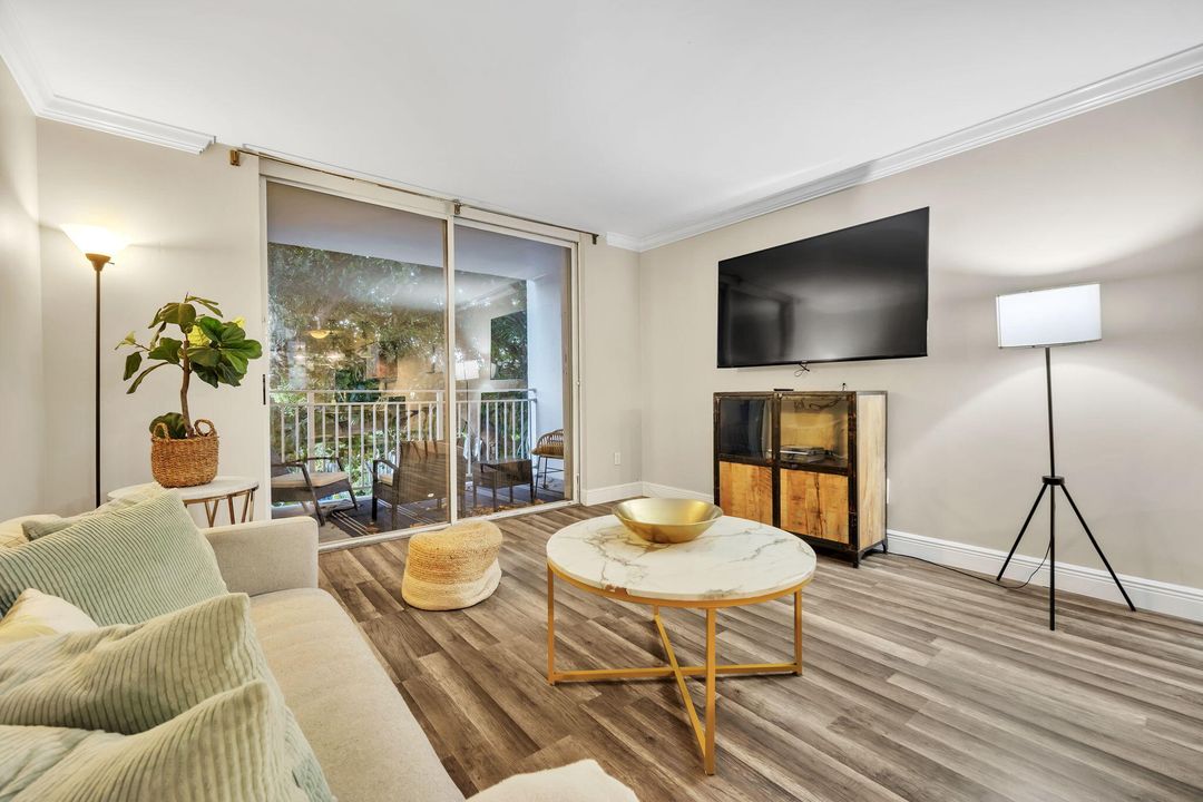 En Venta: $389,000 (2 camas, 1 baños, 926 Pies cuadrados)