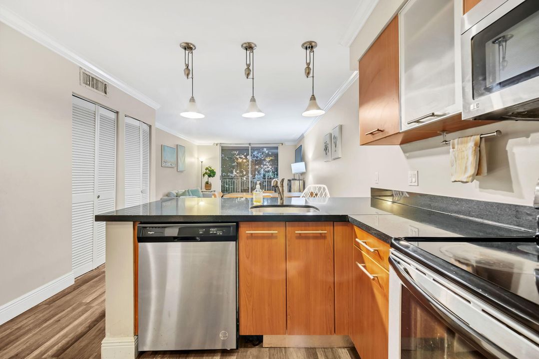 En Venta: $389,000 (2 camas, 1 baños, 926 Pies cuadrados)