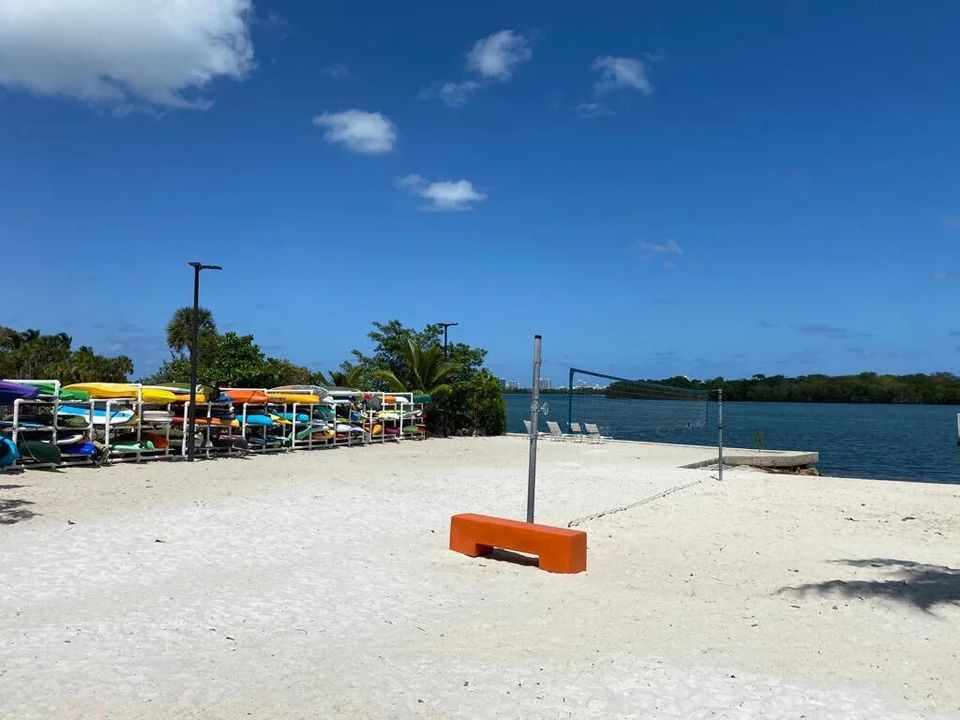 En Venta: $389,000 (2 camas, 1 baños, 926 Pies cuadrados)