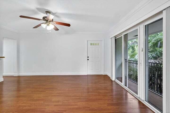 For Rent: $2,950 (2 beds, 1 baths, 900 Square Feet)