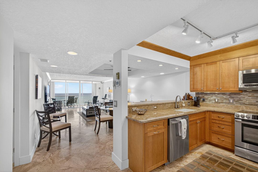 待售: $879,000 (2 贝兹, 2 浴室, 1295 平方英尺)